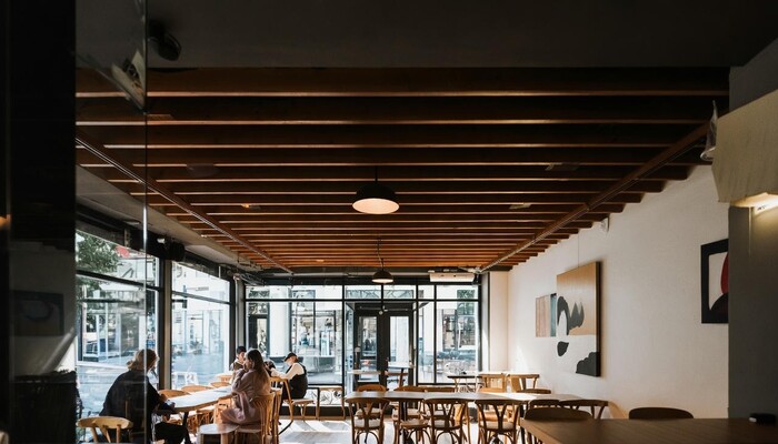 سقف چوبی برای بازسازی کافه و رستوران در تهران 